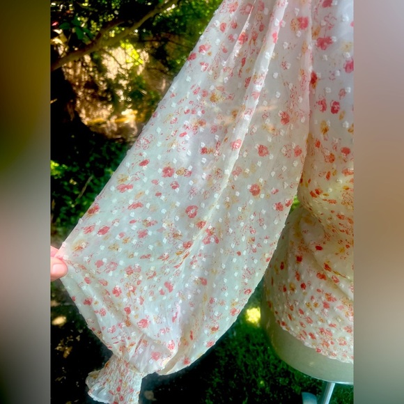 CeCe Coral Floral🌷 Blouse - Picture 5 of 8